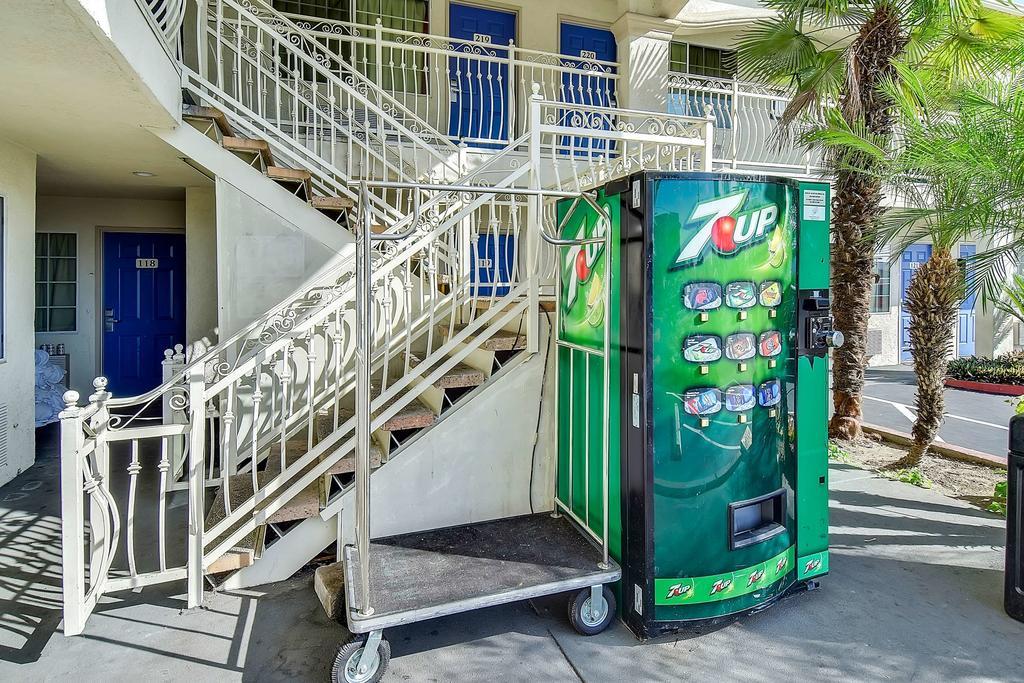 Motel 6 Garden Grove Exterior photo